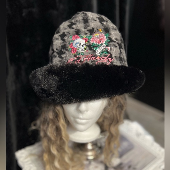 ☠️? Ed Hardy Faux Fur Winter Bucket Hat with a faux-fur brim.☠️?NWT main image 10